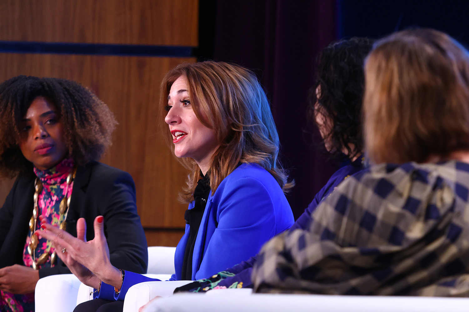 CES 키노트 무대