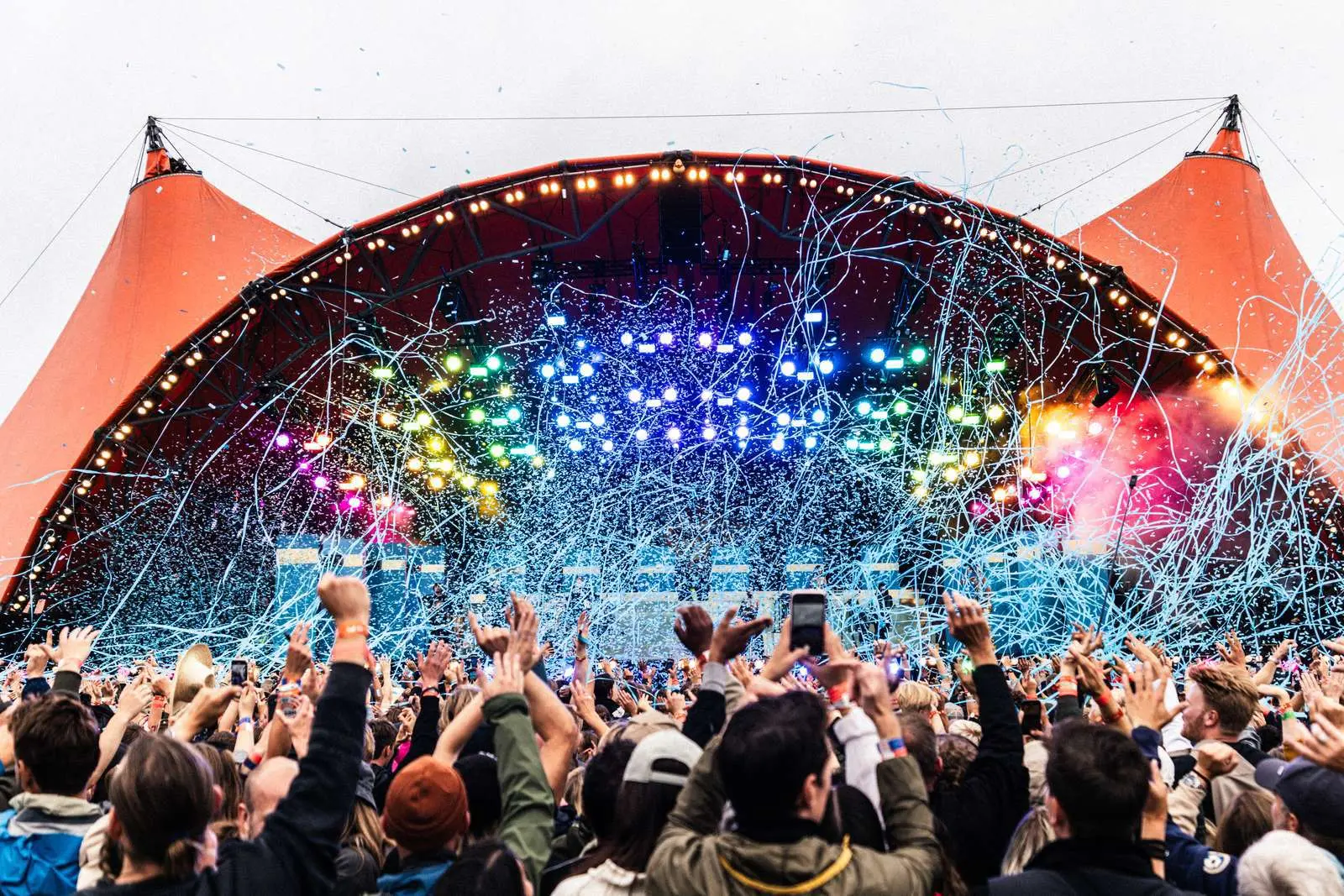 Orange Stage 지붕